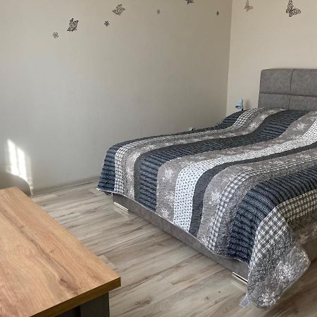 Kristaly Apartman Еґер Екстер'єр фото