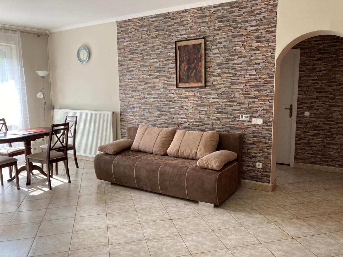 Kristaly Apartman Еґер Екстер'єр фото