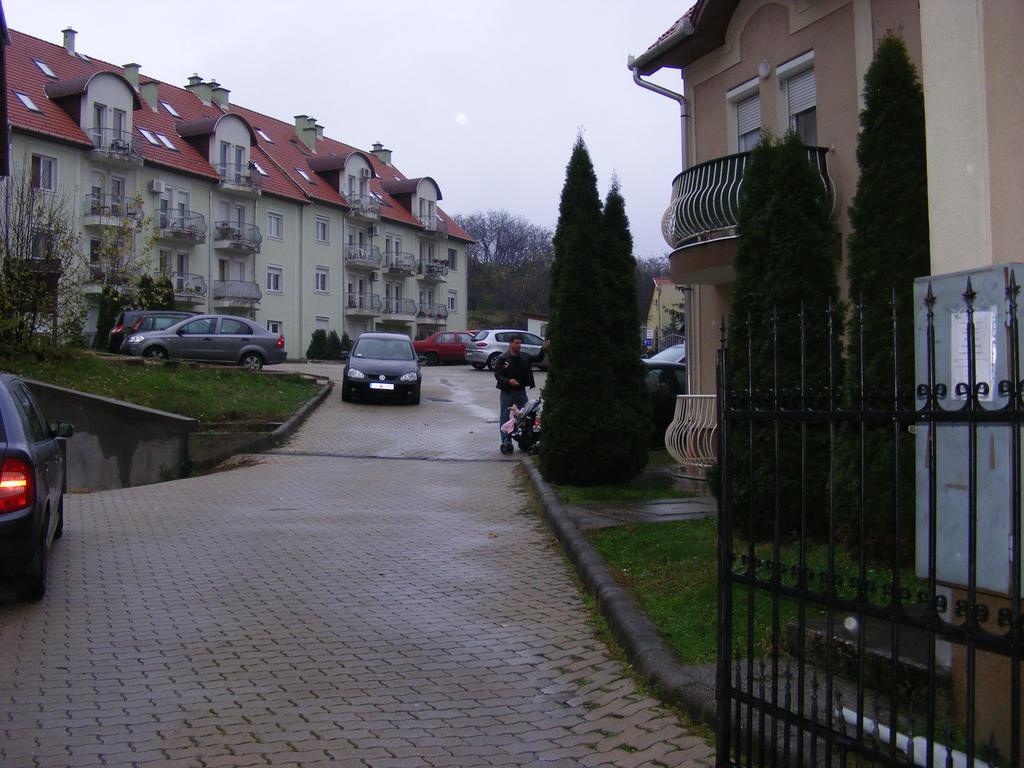 Kristaly Apartman Еґер Номер фото
