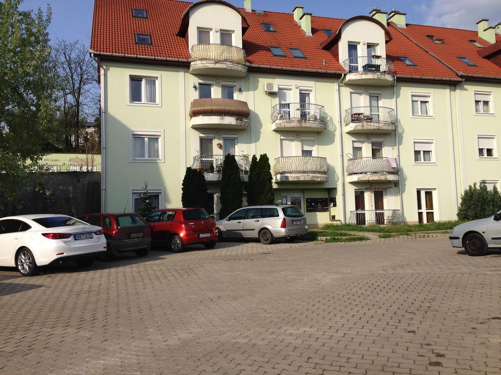 Kristaly Apartman Еґер Екстер'єр фото