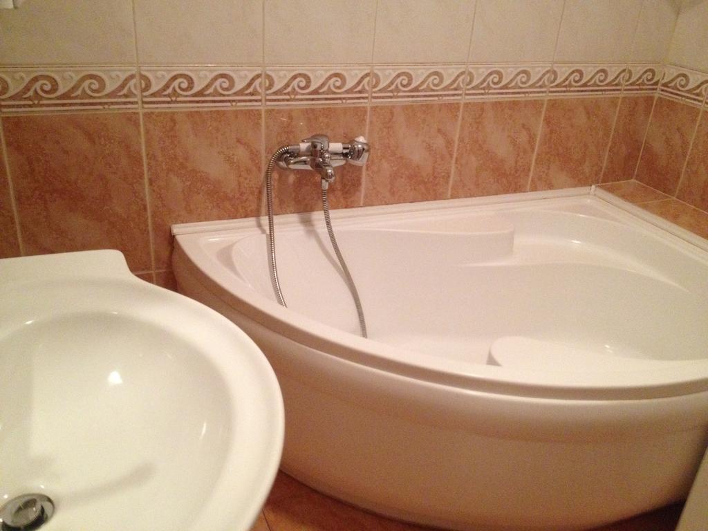 Kristaly Apartman Еґер Екстер'єр фото
